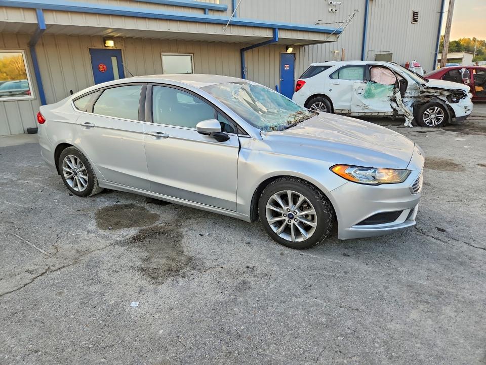 Photo 4 from auction – 2017 FORD FUSION with VIN 3FA6P0HD5HR291920