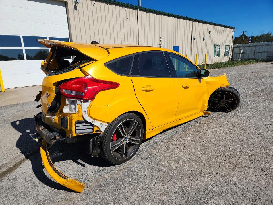Photo 3 from auction – 2015 FORD FOCUS with VIN 1FADP3L92FL304646