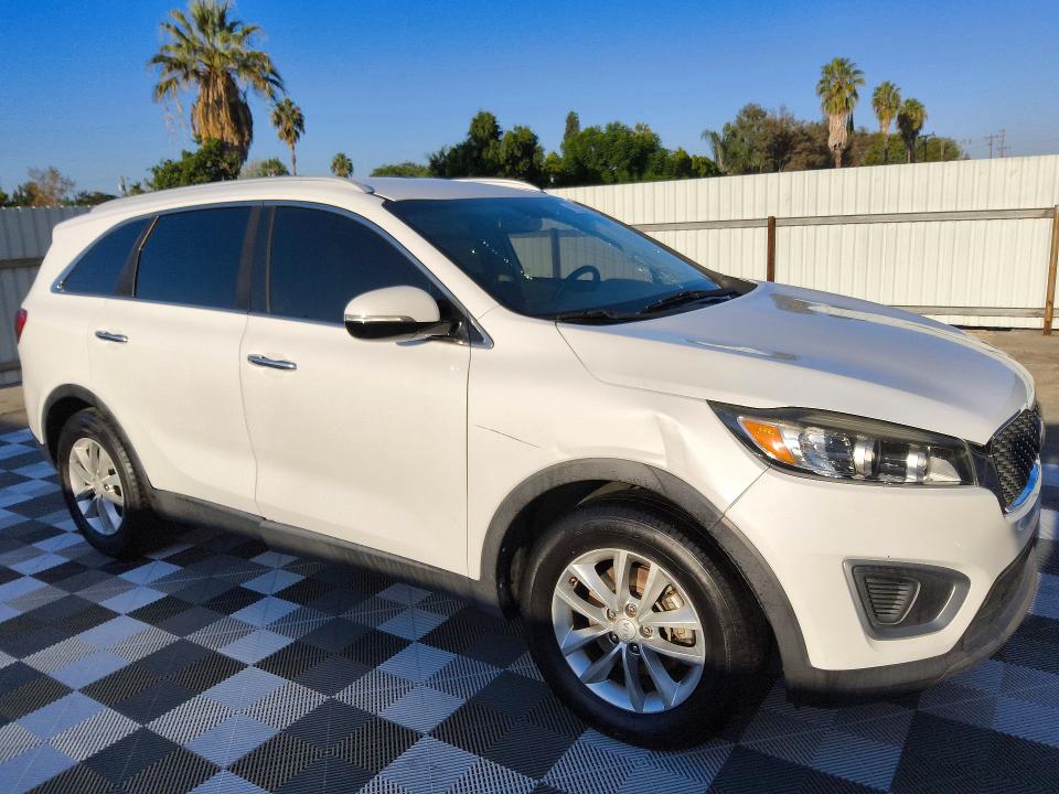 Photo 4 from auction – 2017 KIA SORENTO with VIN 5XYPG4A32HG296784