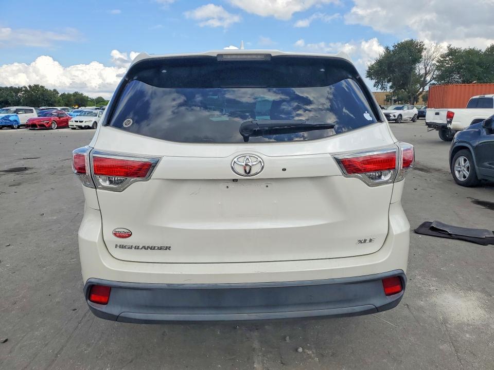 Photo 6 from auction – 2015 TOYOTA HIGHLANDER with VIN 5TDKKRFH6FS079622