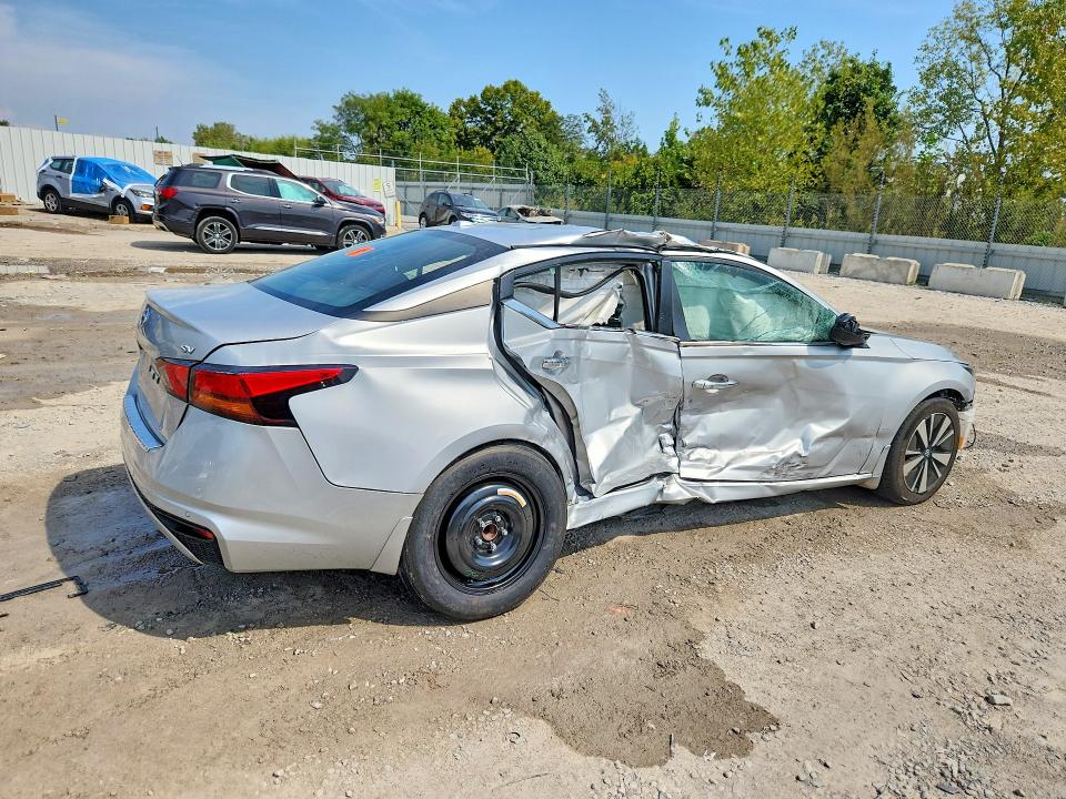 Photo 3 from auction – 2021 NISSAN ALTIMA with VIN 1N4BL4DV9MN414549