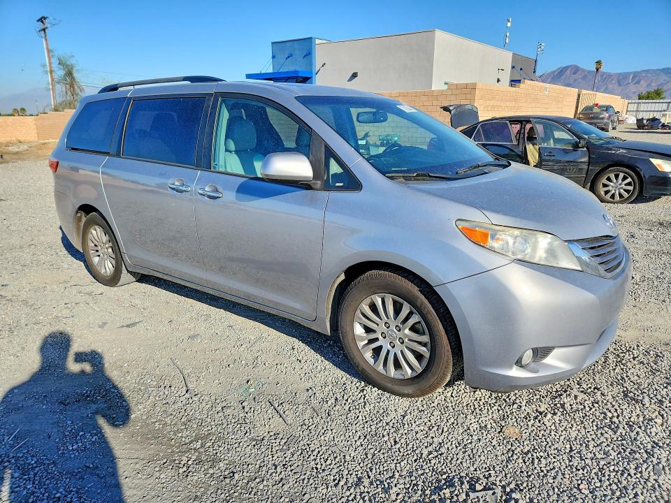Photo 4 from auction – 2017 TOYOTA SIENNA with VIN 5TDYZ3DC0HS864389