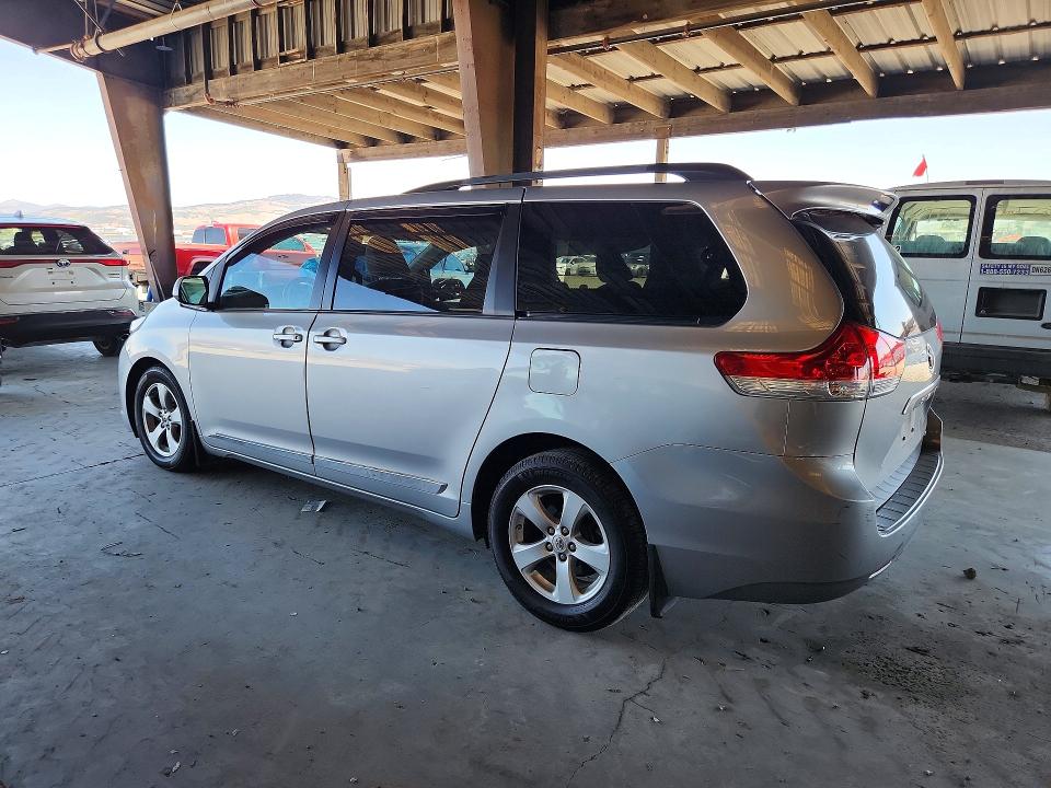 Photo 2 from auction – 2014 TOYOTA SIENNA with VIN 5TDKK3DC1ES480255
