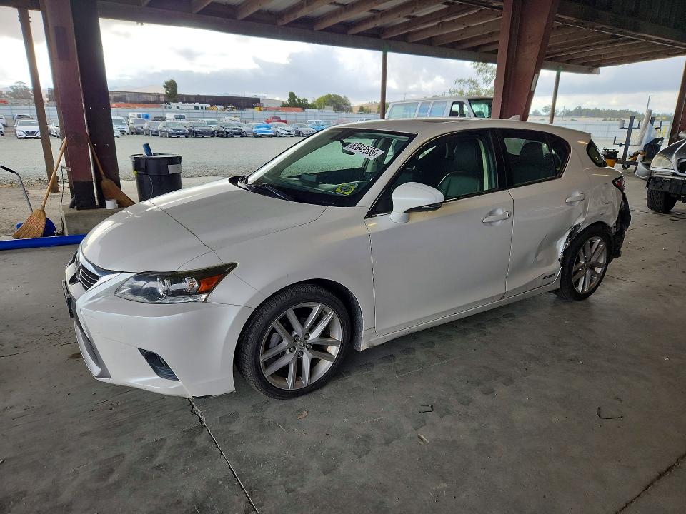 LEXUS CT 2015 with VIN JTHKD5BH2F2247318 - Photo from auction