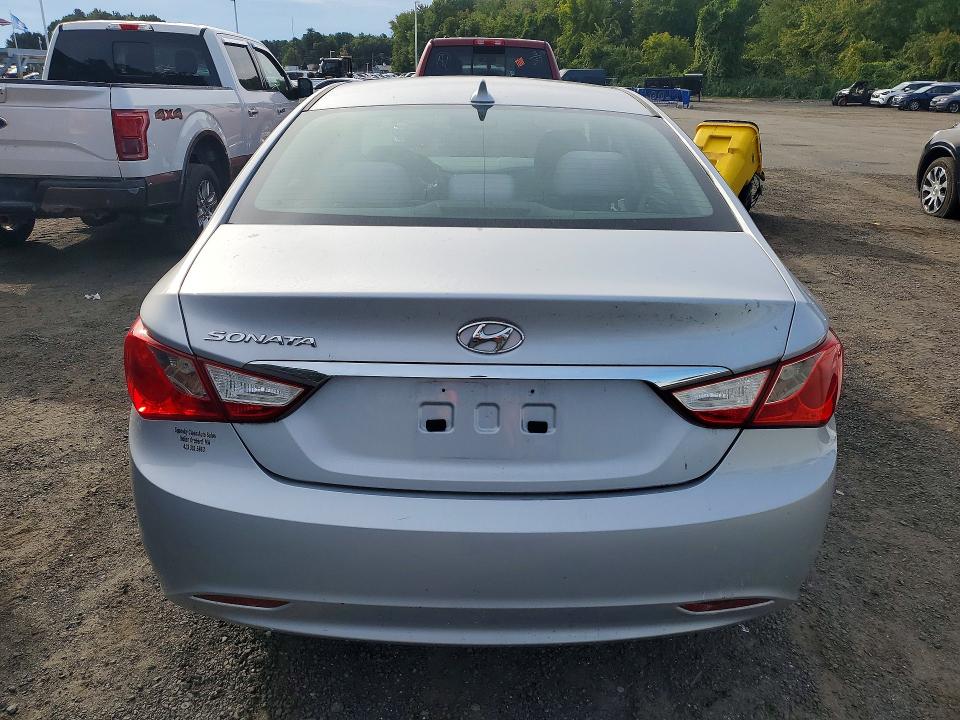 Photo 6 from auction – 2011 HYUNDAI SONATA with VIN 5NPEB4AC1BH045857