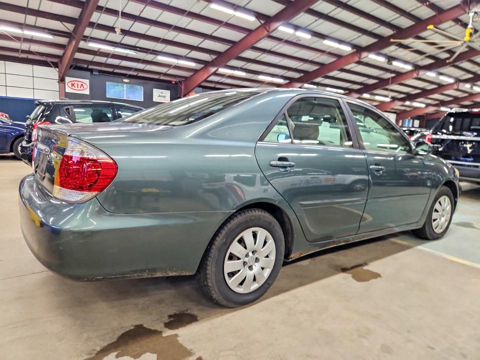 Photo 3 from auction – 2006 TOYOTA CAMRY with VIN JTDBE30K063061966