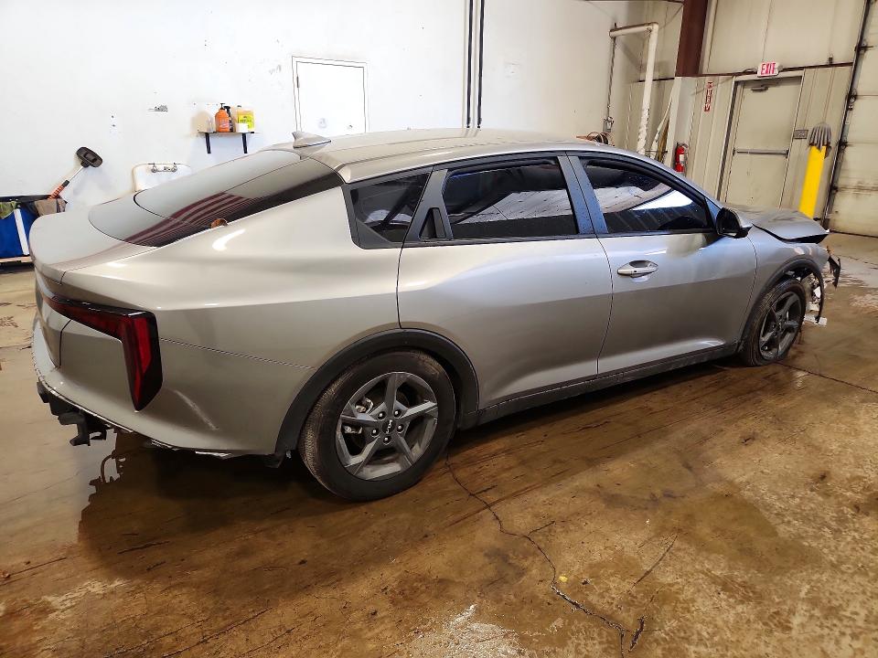 Снимка 3 от търг – 2025 KIA K4 с VIN 3KPFT4DE9SE219709