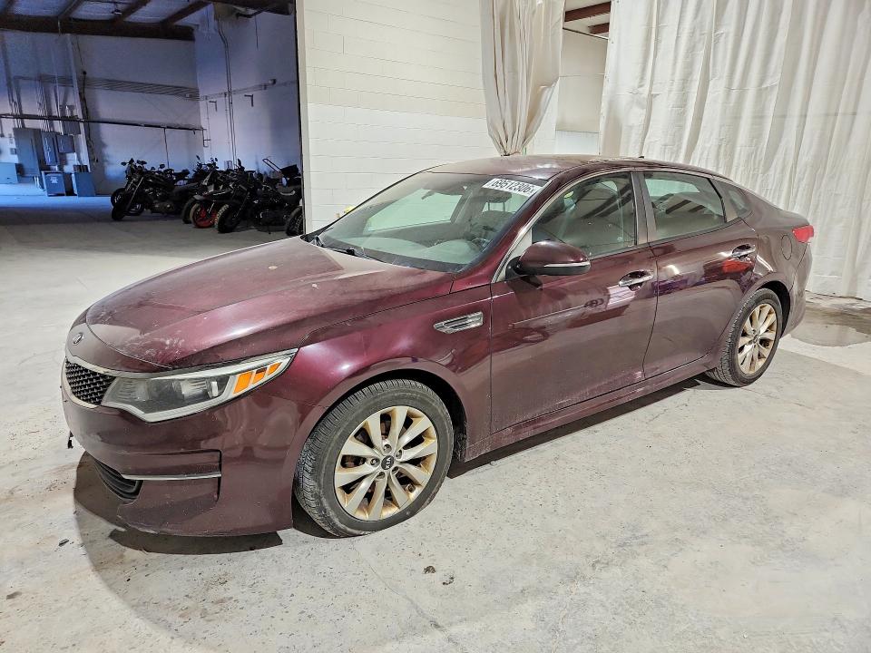 KIA OPTIMA 2017 с VIN 5XXGT4L32HG130598 - Снимка от търг