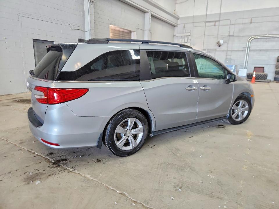 Photo 3 from auction – 2018 HONDA ODYSSEY with VIN 5FNRL6H75JB079087