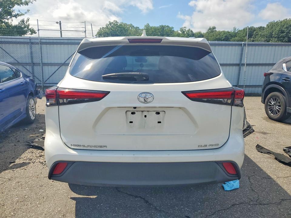 Photo 6 from auction – 2021 TOYOTA HIGHLANDER with VIN 5TDGZRBH0MS106947