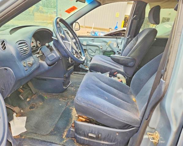 Photo 7 from auction – 2003 DODGE GRAND CARAVAN with VIN 2D8GP44L63R131581