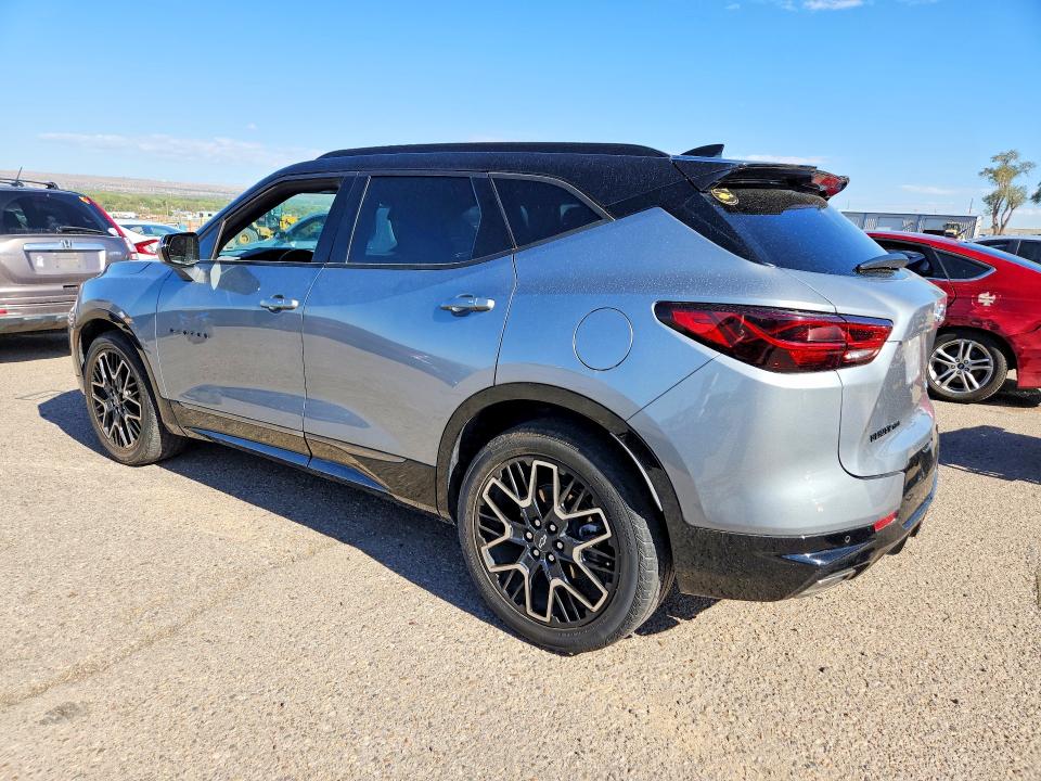Photo 2 from auction – 2023 CHEVROLET BLAZER with VIN 3GNKBKRSXPS233204