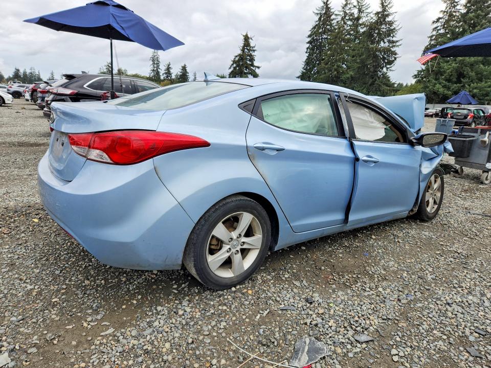 Photo 3 from auction – 2011 HYUNDAI ELANTRA with VIN KMHDH4AE7BU155857