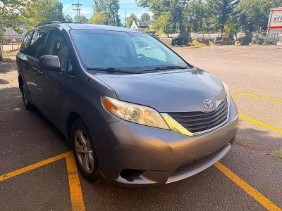 2011 TOYOTA SIENNA - Търг №68405476