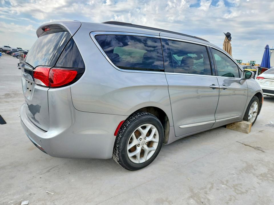 Foto 3 de la subasta – 2017 CHRYSLER PACIFICA con VIN 2C4RC1BG4HR654726