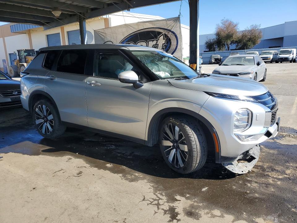 Photo 4 from auction – 2025 MITSUBISHI OUTLANDER with VIN JA4J4VA85SZ04458