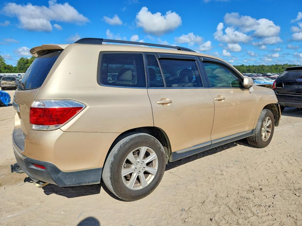 Photo 3 from auction – 2011 TOYOTA HIGHLANDER with VIN 5TDZK3EH3BS033317