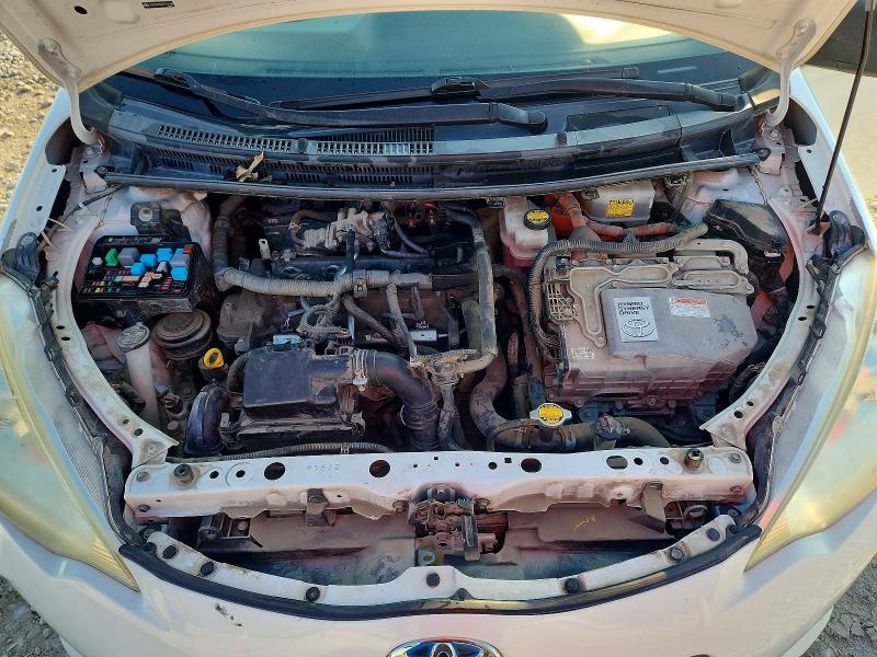 Photo 11 from auction – 2012 TOYOTA PRIUS C with VIN JTDKDTB32C1514596