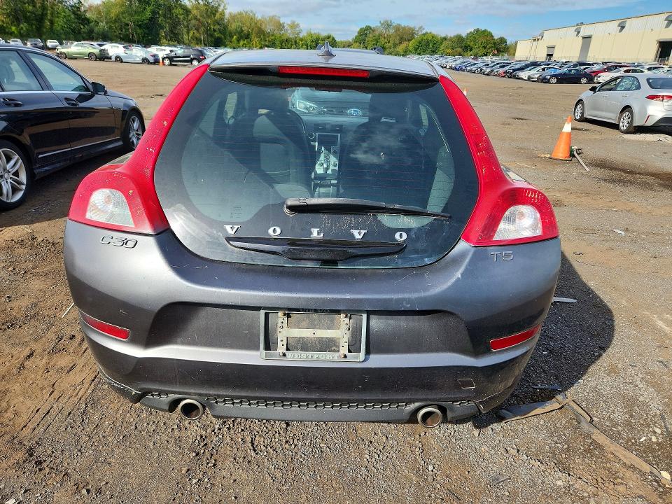 Photo 6 from auction – 2013 VOLVO C30 with VIN YV1672MK1D2308859