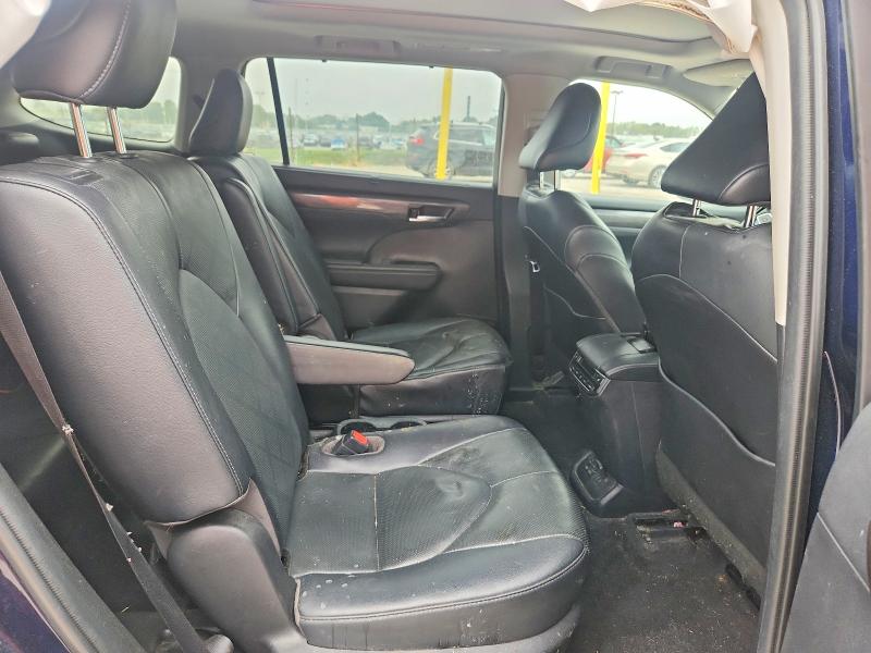 Фото 11 с аукциона – 2022 TOYOTA HIGHLANDER с VIN 5TDEBRCH2NS084204