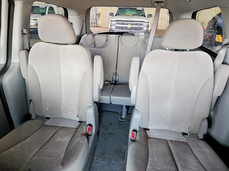 Foto 10 de la subasta – 2014 KIA SEDONA con VIN KNDMG4C7XE6554616