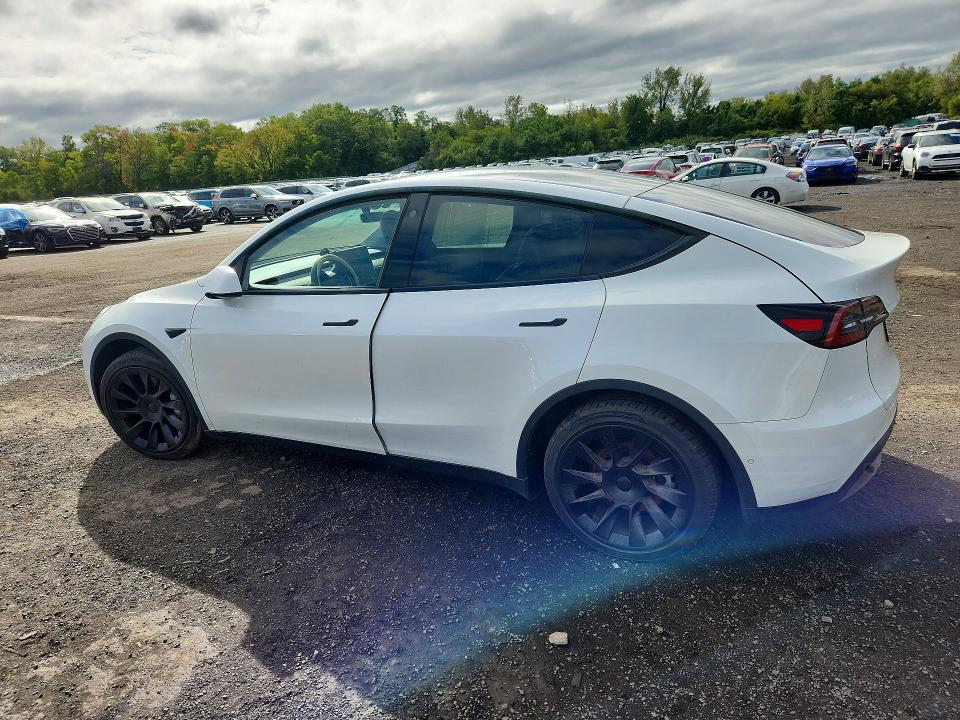 Снимка 2 от търг – 2022 TESLA MODEL Y с VIN 7SAYGDEE1NA020681