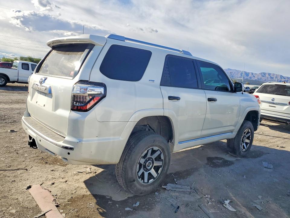 Снимка 3 от търг – 2011 TOYOTA 4RUNNER с VIN JTEBU5JR2B5056269