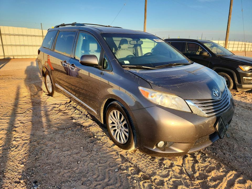Photo 4 from auction – 2015 TOYOTA SIENNA with VIN 5TDYK3DC3FS554237