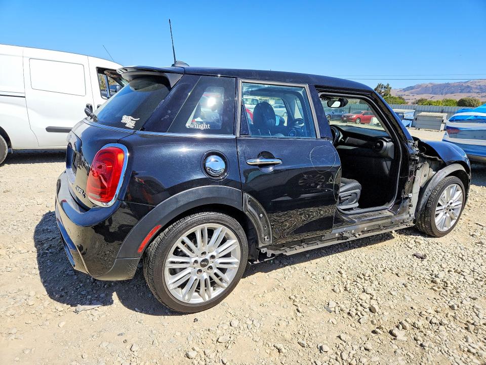 Photo 3 from auction – 2017 MINI COOPER with VIN WMWXU3C33H2F49492