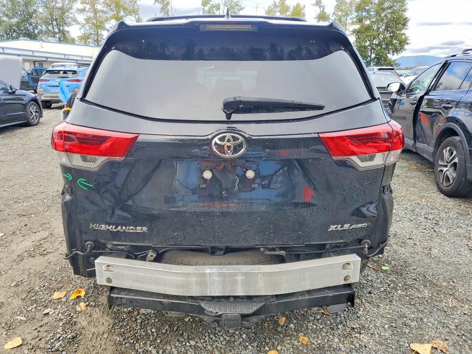 Photo 6 from auction – 2018 TOYOTA HIGHLANDER with VIN 5TDJZRFH4JS557746