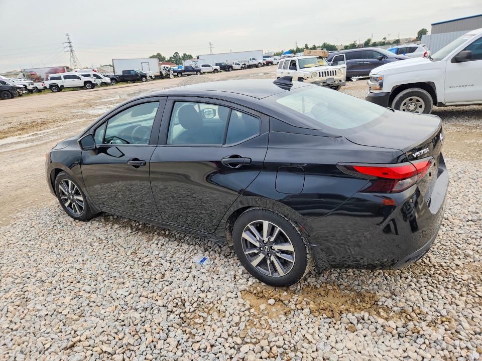 Zdjęcie 2 z aukcji – 2022 NISSAN VERSA z VIN 3N1CN8EV1NL820196
