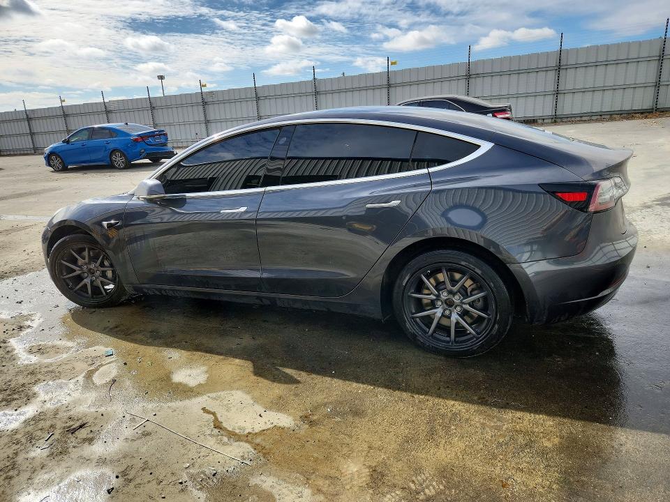 صورة رقم 2 من المزاد - 2018 TESLA MODEL 3 مع VIN 5YJ3E1EB8JF096140