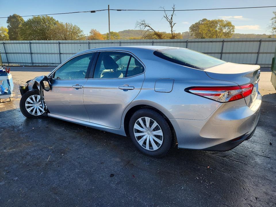 Снимка 2 от търг – 2018 TOYOTA CAMRY с VIN 4T1B11HKXJU535733