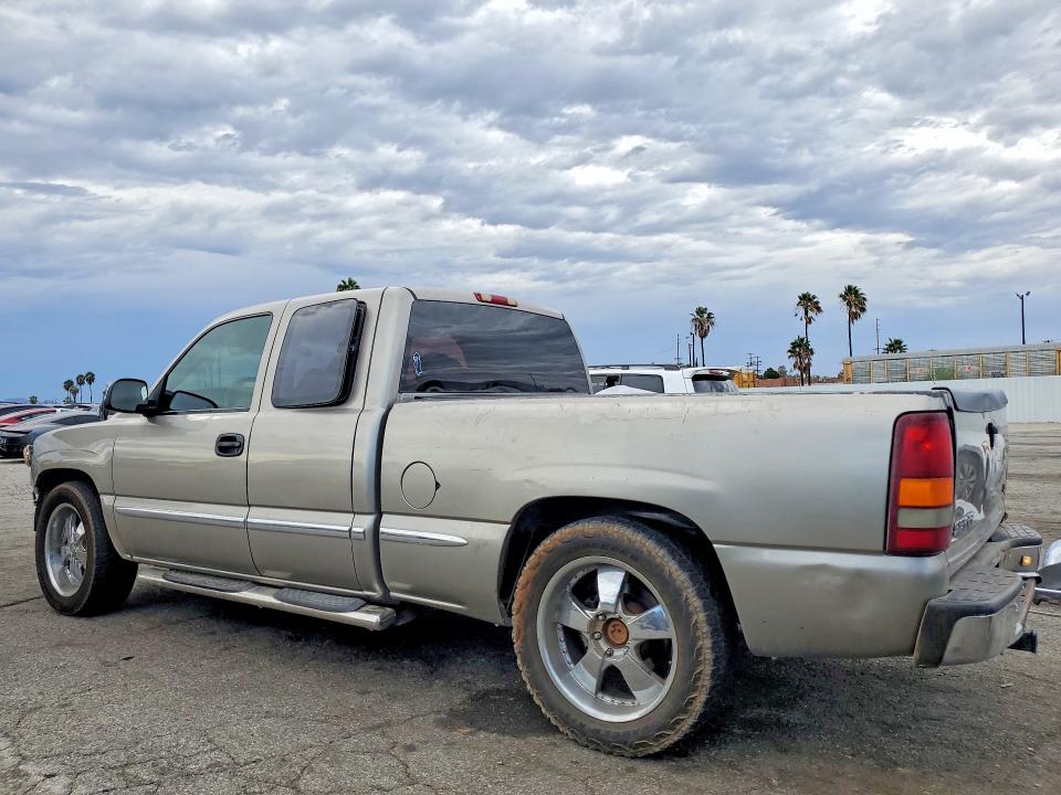 Photo 2 from auction – 2002 GMC NEW SIERRA with VIN 2GTEC19V421128038