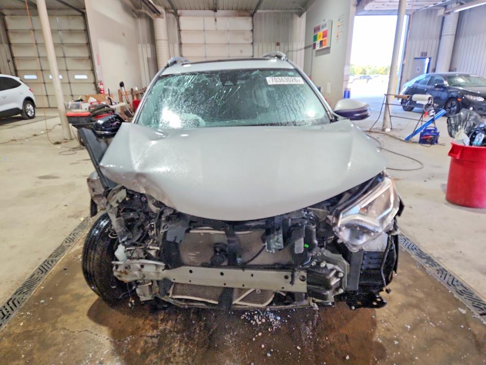Photo 5 from auction – 2018 TOYOTA RAV4 with VIN 2T3RFREV2JW839806