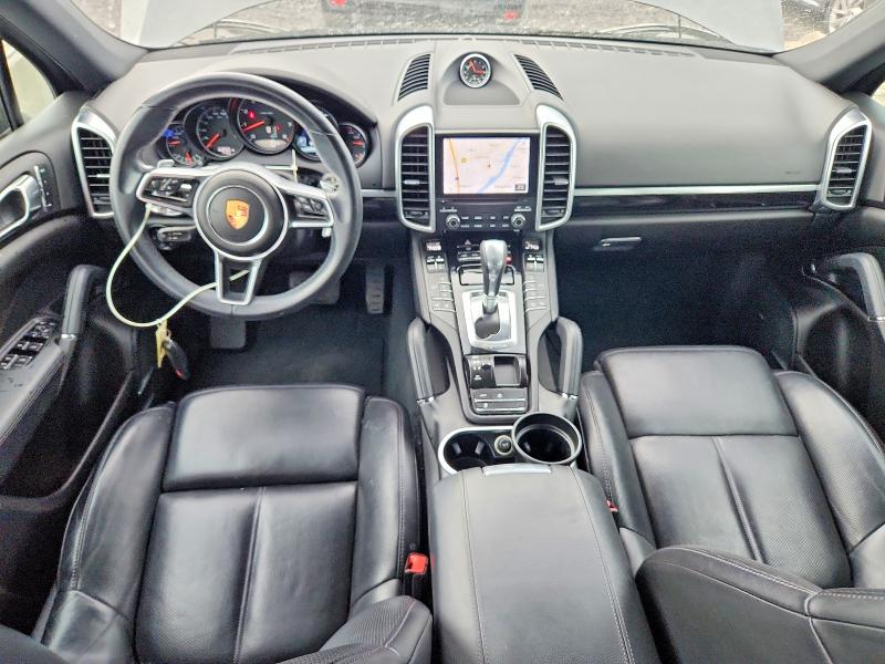Снимка 8 от търг – 2018 PORSCHE CAYENNE с VIN WP1AA2A25JKA06443