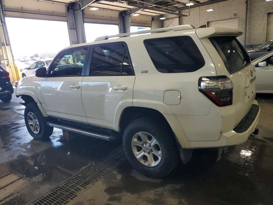 Photo 2 from auction – 2018 TOYOTA 4RUNNER with VIN JTEBU5JR6J5497465