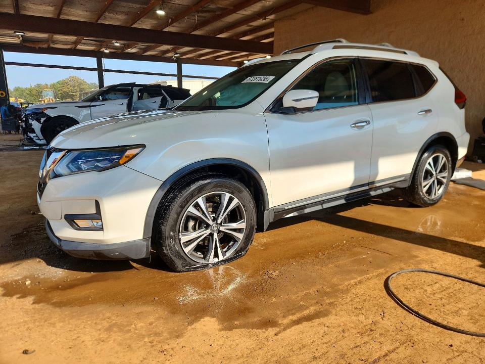 NISSAN ROGUE 2018 с VIN 5N1AT2MT2JC765198 - Снимка от търг
