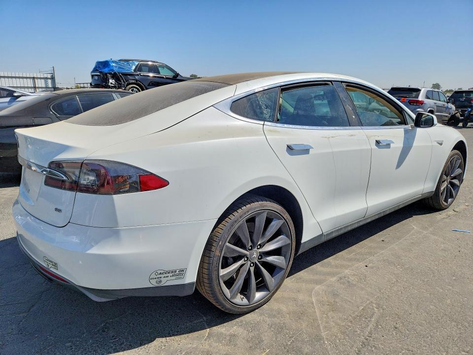 صورة رقم 3 من المزاد - 2013 TESLA MODEL S مع VIN 5YJSA1CN9DFP23016
