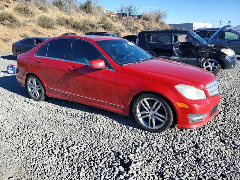 Photo 4 from auction – 2013 MERCEDES-BENZ C with VIN WDDGF4HB3DR274259