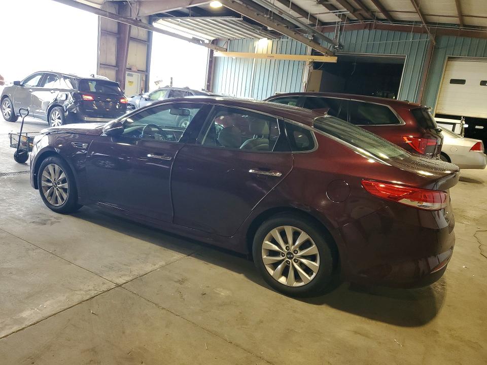 Foto 2 de la subasta – 2017 KIA OPTIMA con VIN 5XXGU4L34HG132527