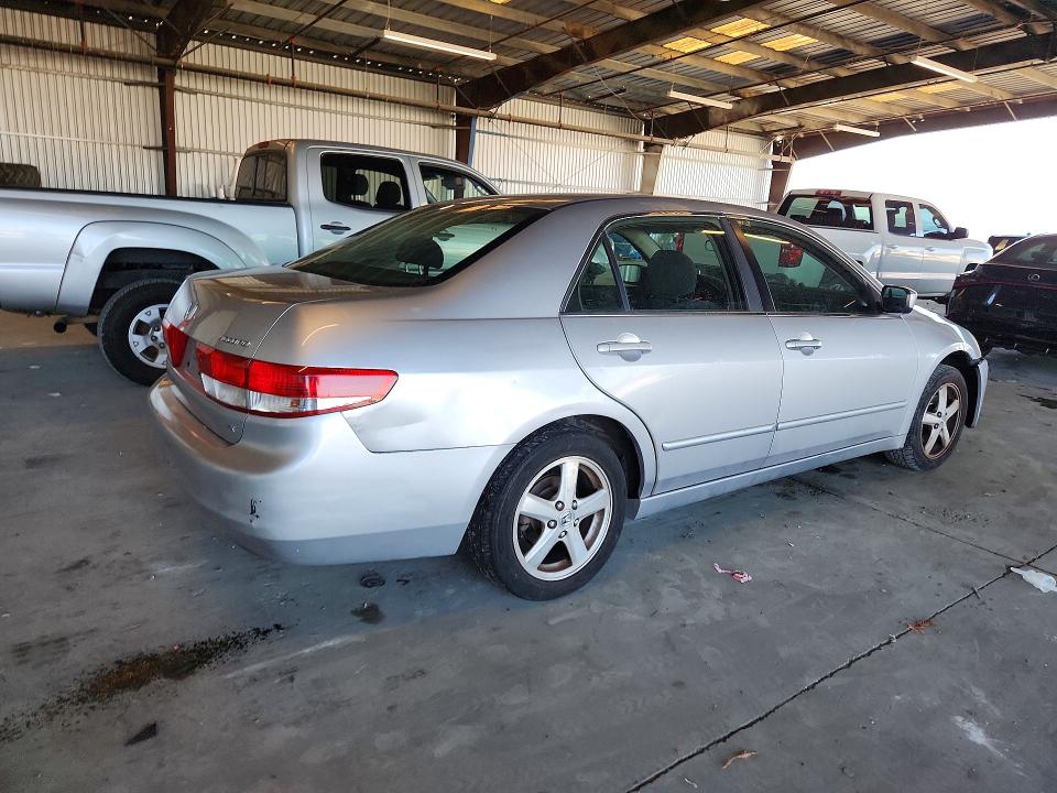 Photo 3 from auction – 2004 HONDA ACCORD with VIN JHMCM56714C026094
