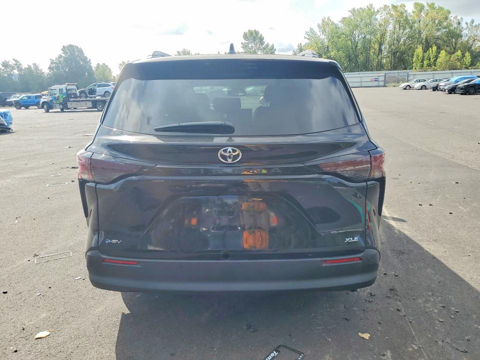 Photo 6 from auction – 2026 TOYOTA SIENNA with VIN 5TDYRKEC3TS295040