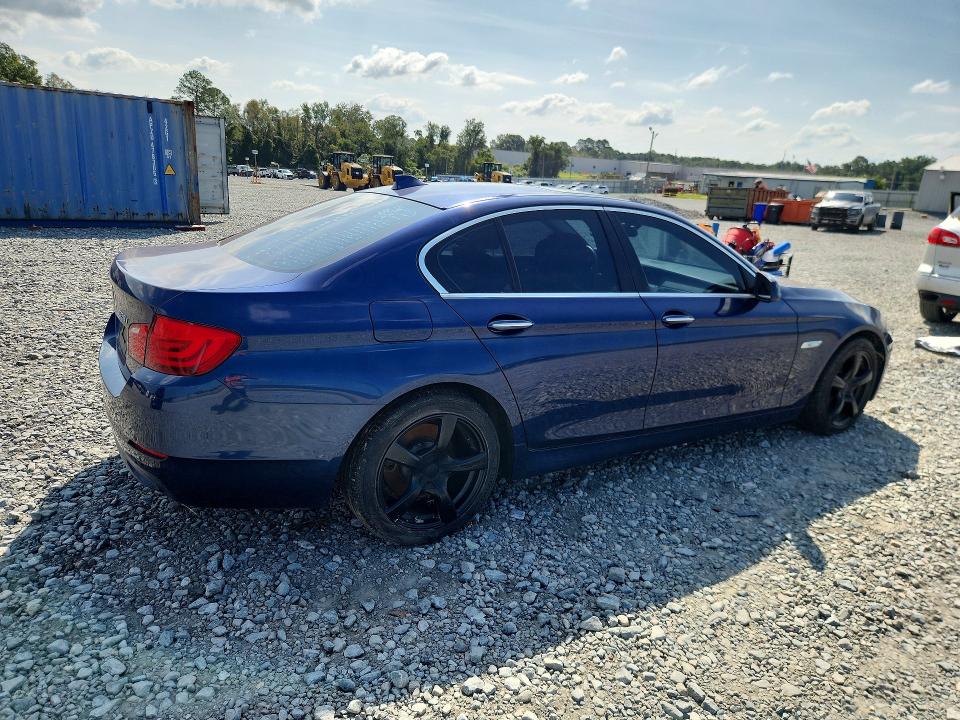 صورة رقم 3 من المزاد - 2013 BMW 528 مع VIN WBAXH5C50DD107296