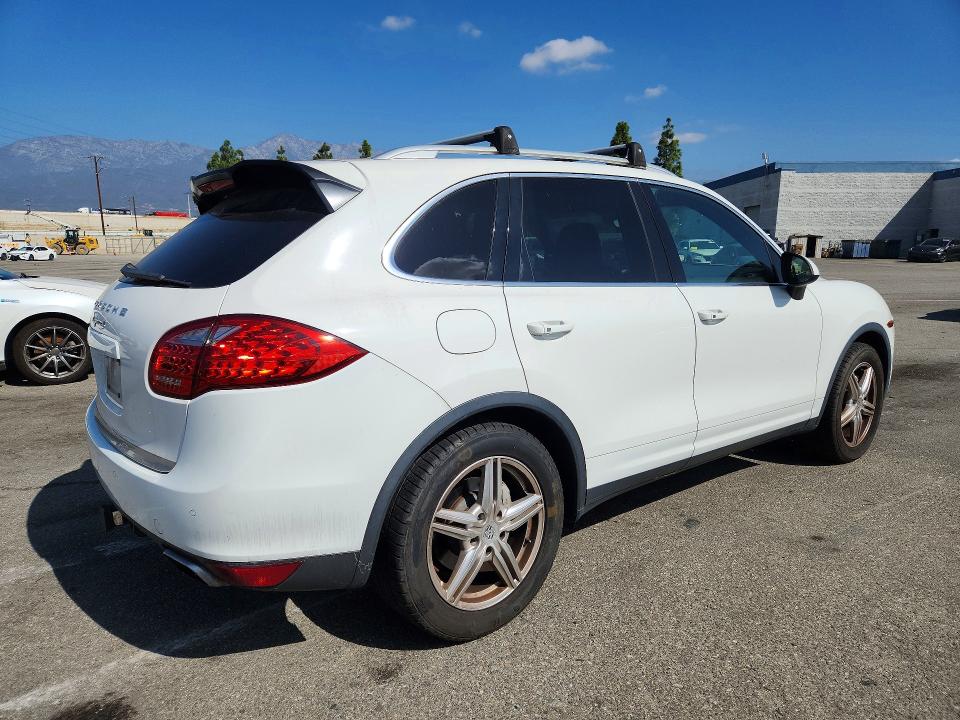 Photo 3 from auction – 2014 PORSCHE CAYENNE with VIN WP1AB2A25ELA58457