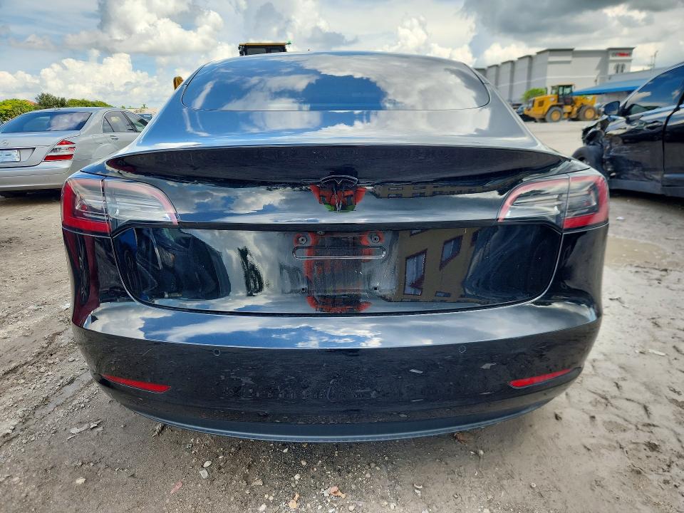 Photo 6 from auction – 2018 TESLA MODEL 3 with VIN 5YJ3E1EA1JF023487