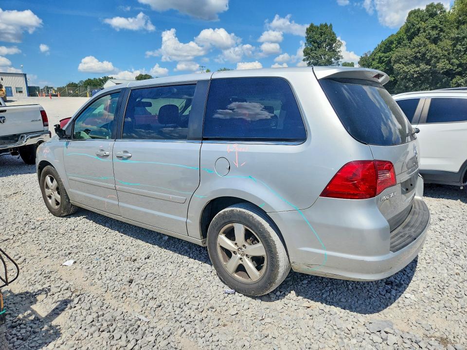 Photo 2 from auction – 2010 VOLKSWAGEN ROUTAN with VIN 2V4RW3D11AR354018