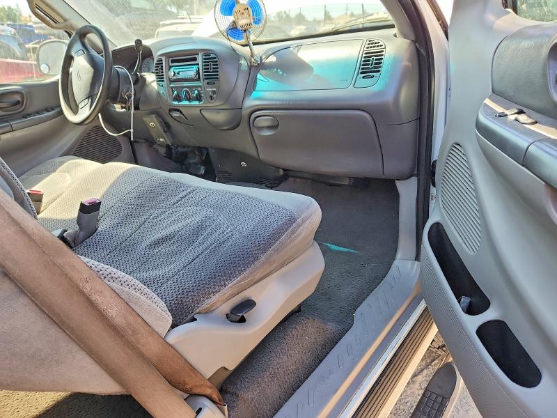 Photo 8 from auction – 2000 FORD F150 with VIN 1FTRX17L0YKA27272