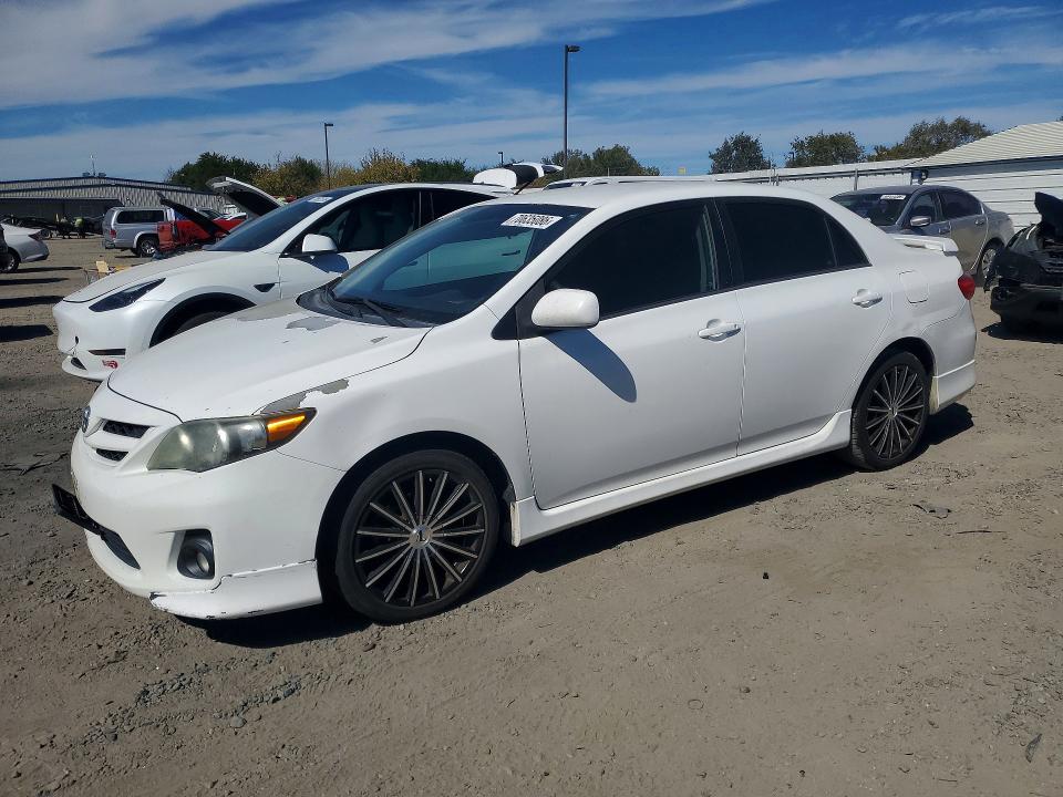 TOYOTA COROLLA 2013 с VIN 5YFBU4EEXDP215082 - Снимка от търг