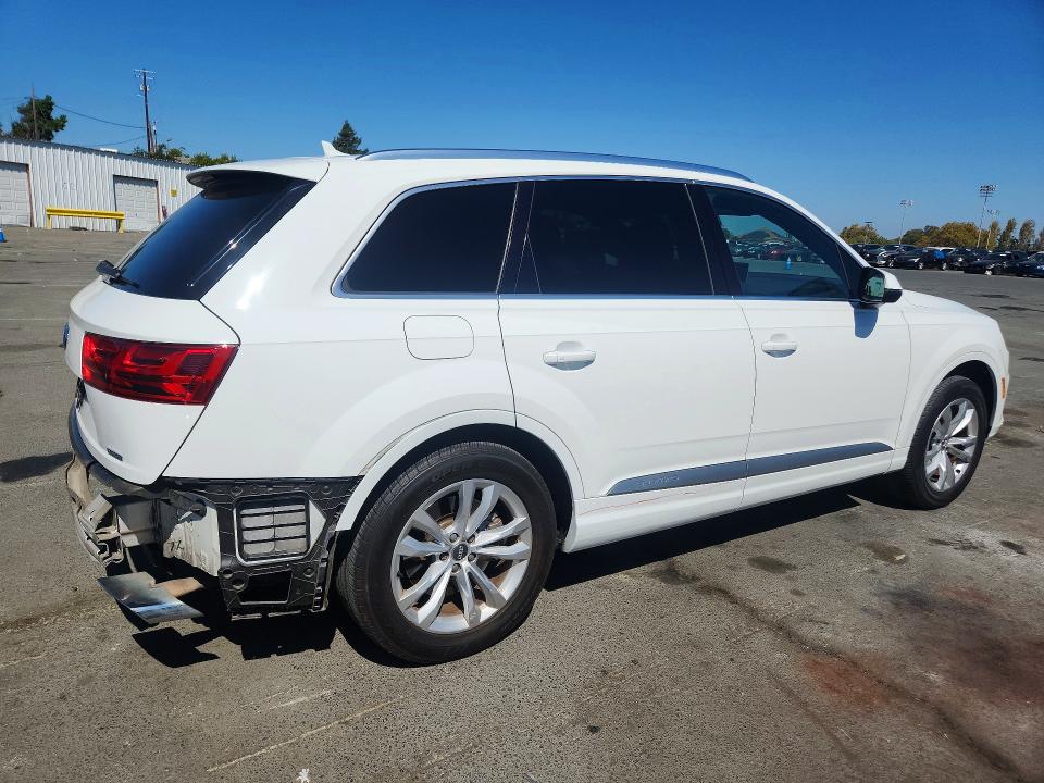 Photo 3 from auction – 2017 AUDI Q7 with VIN WA1AHAF7XGD043671